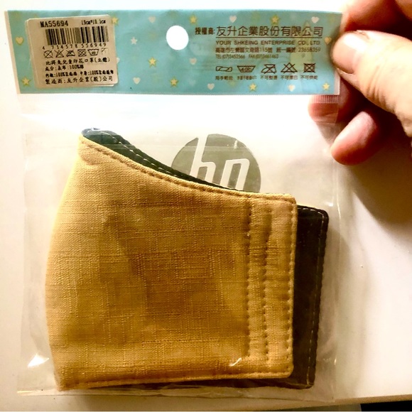 World of Peter Rabbit facial mask featuring Beatrix Potter style illustrations - Picture 5 of 7